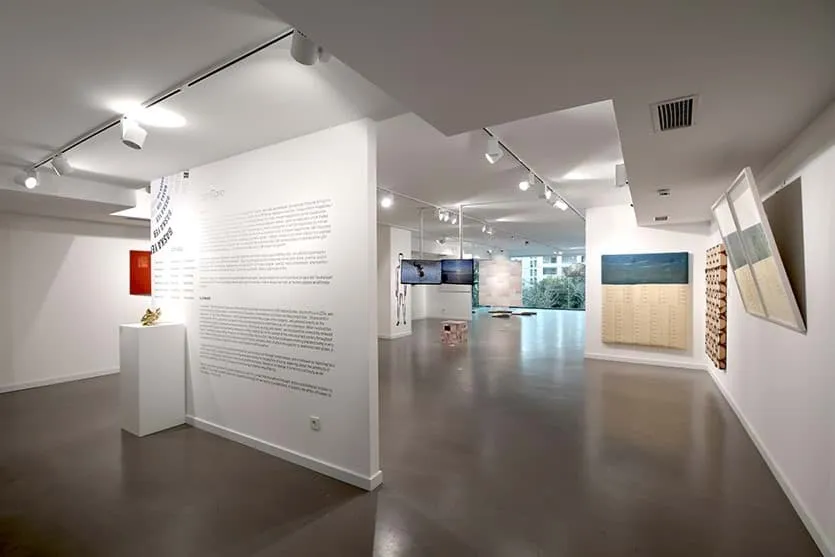 Başka Yer - Artful Living