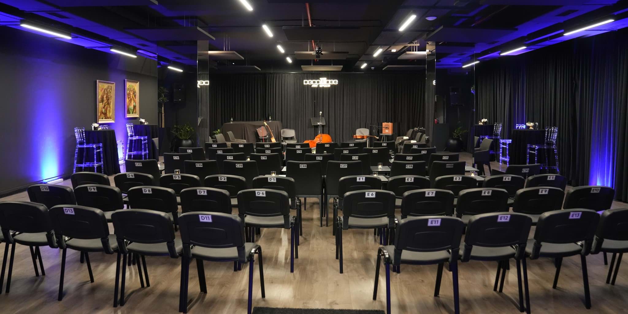 Decollage Art Space konser salonu